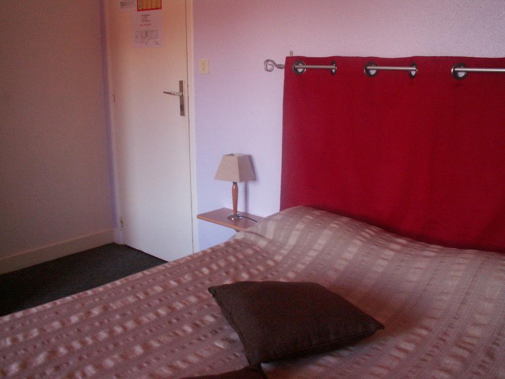 Hotel Le Relais Du Pont De Rhodes Frayssinet Zimmer foto