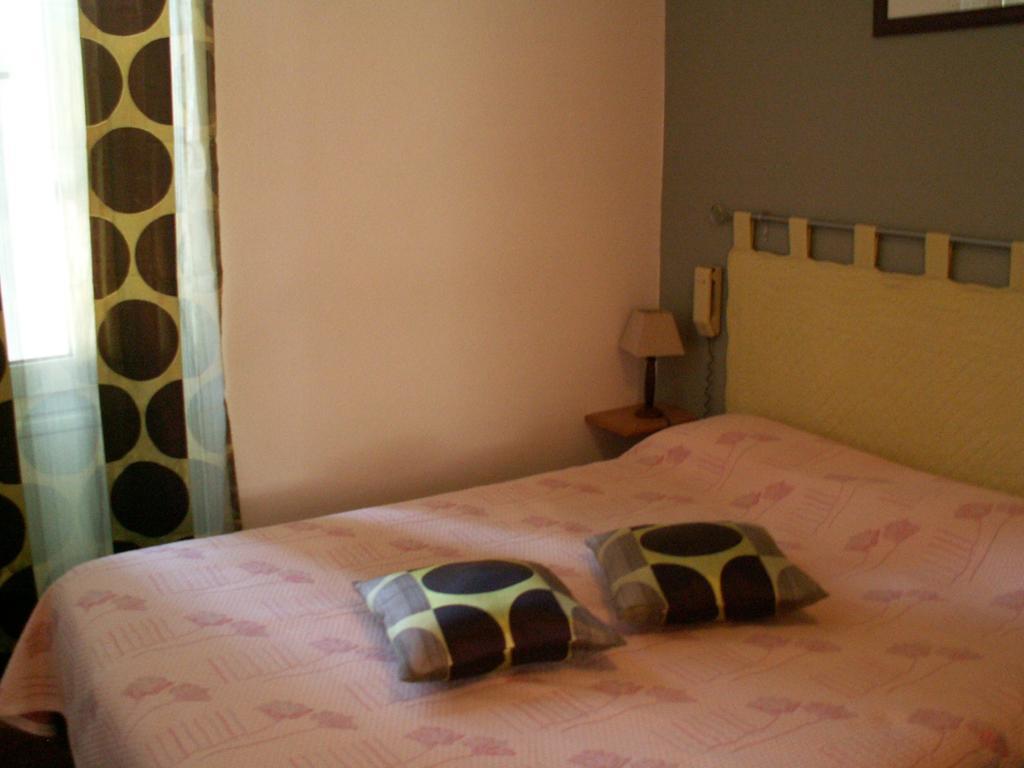 Hotel Le Relais Du Pont De Rhodes Frayssinet Zimmer foto