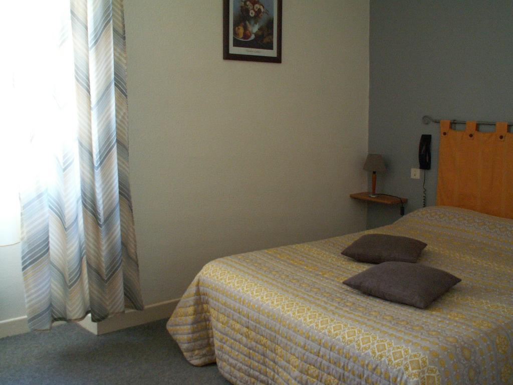 Hotel Le Relais Du Pont De Rhodes Frayssinet Zimmer foto